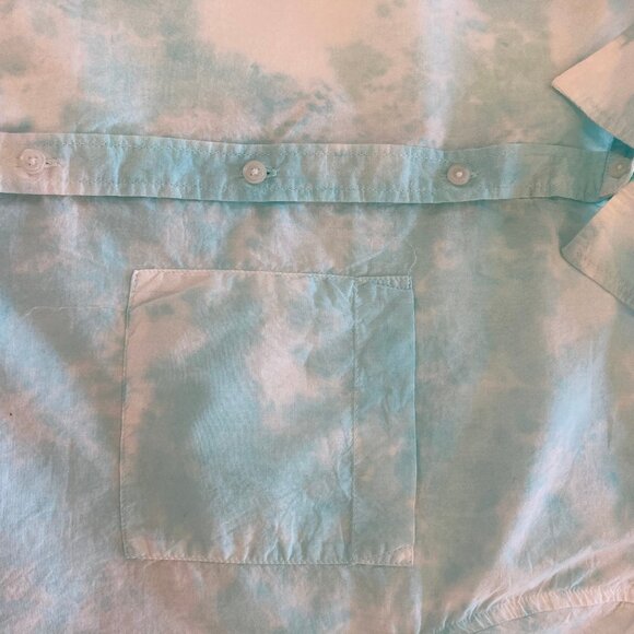 Soft and Breezy Cabana Button Down Shirt in Size S - Picture 5 of 6